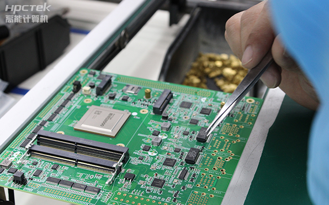 在金融發(fā)展領(lǐng)域，嵌入式主板有什么優(yōu)點(diǎn)？(圖1)