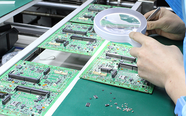 龍芯工控主板：大尺寸設(shè)計支持更多擴展功能